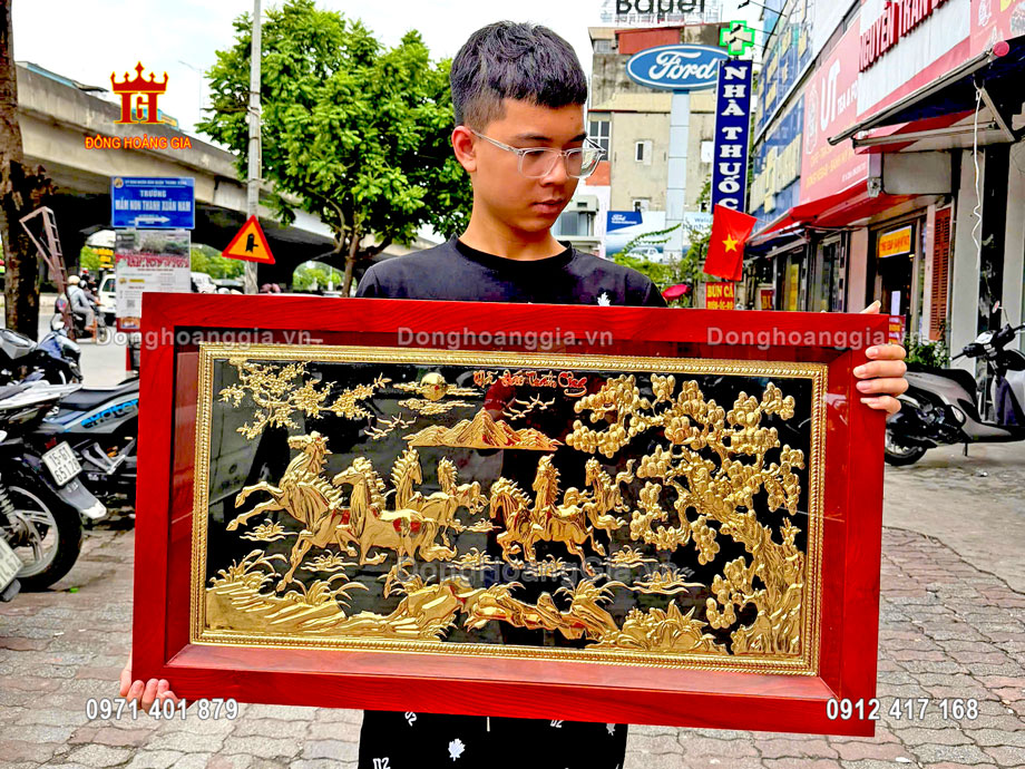 Treo tranh bát mã mang ý nghĩa biểu tượng cho may mắn tài lộc